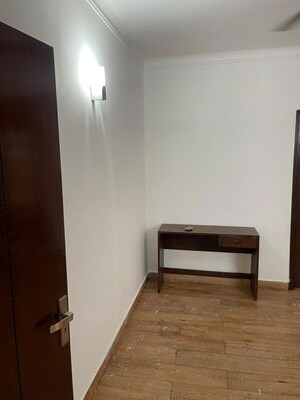 Room in 4 BHK Apartment at The Citizen Apartments, Sector 51 – for Rent