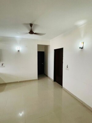 Room in 4 BHK Apartment at The Citizen Apartments, Sector 51 – for Rent