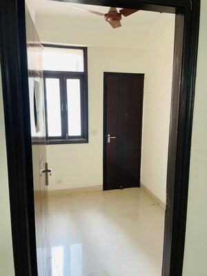 Room in 4 BHK Apartment at The Citizen Apartments, Sector 51 – for Rent