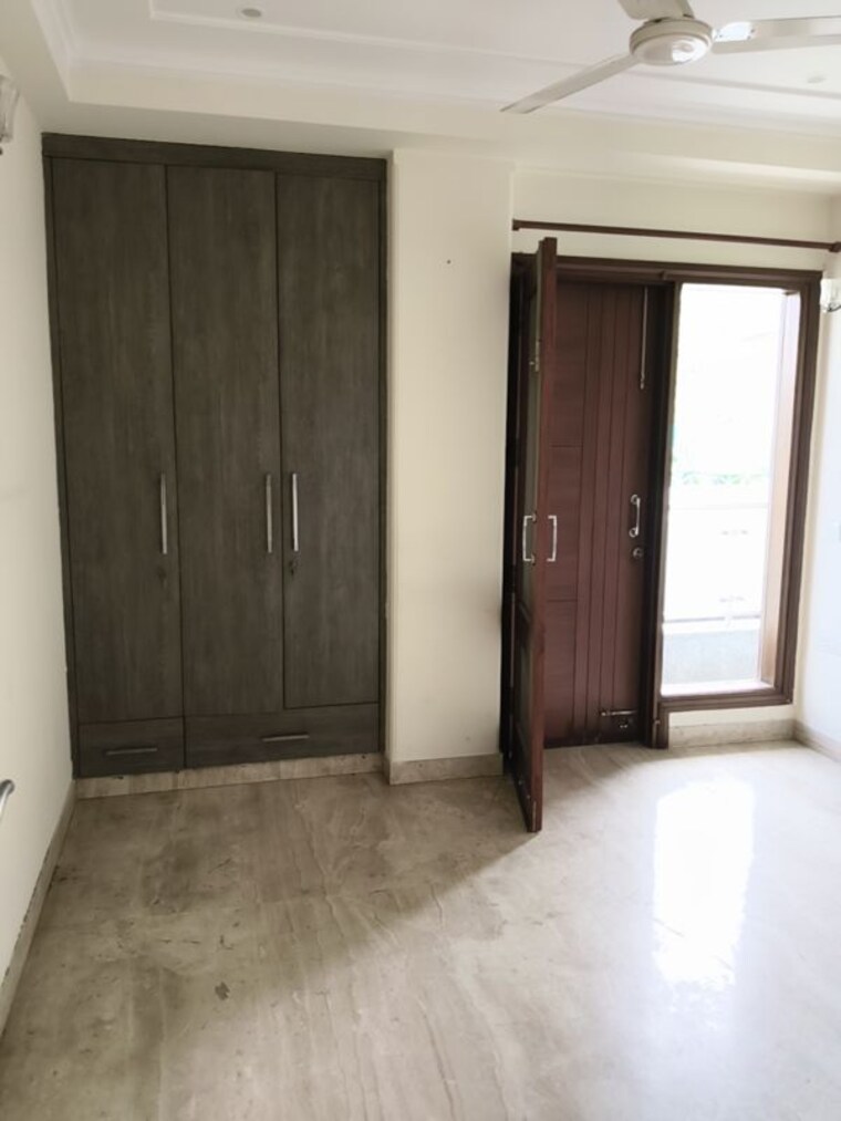 Room, pamposh enclave 3 Bedroom 204 Sq.Yd. Builder Floor In Pamposh Enclave Delhi 10512108