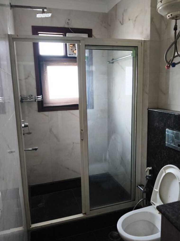 Bathroom, pamposh enclave 3 Bedroom 204 Sq.Yd. Builder Floor In Pamposh Enclave Delhi 10512108