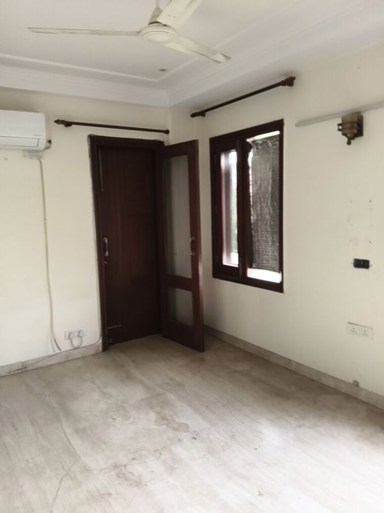 Room, pamposh enclave 3 Bedroom 204 Sq.Yd. Builder Floor In Pamposh Enclave Delhi 10512108
