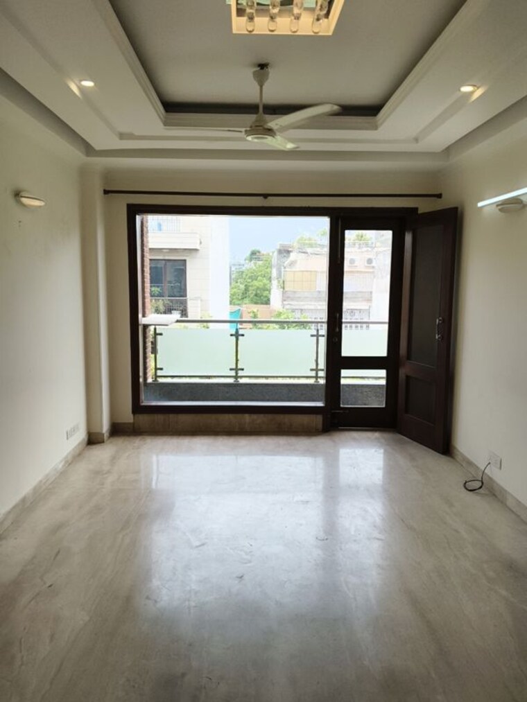 Room, pamposh enclave 3 Bedroom 204 Sq.Yd. Builder Floor In Pamposh Enclave Delhi 10512108