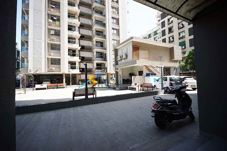 Parking, nikol 2 Bedroom 123 Sq.Yd. Apartment In Nikol Ahmedabad 10512106