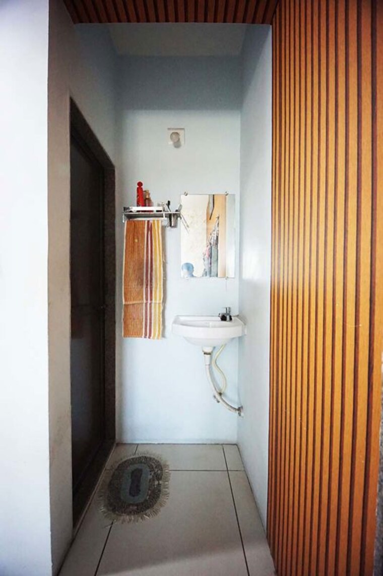 Bathroom, nikol 2 Bedroom 123 Sq.Yd. Apartment In Nikol Ahmedabad 10512106