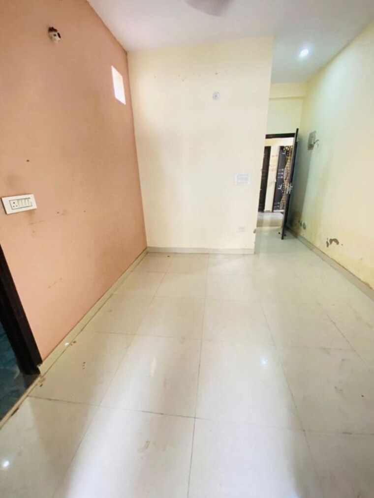 Room, uttam nagar 2 Bedroom 650 Sq.Ft. Apartment In Uttam Nagar Delhi 10512098