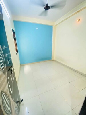 Furnished Amenities in 2 BHK Apartment at Uttam Nagar – for Rent