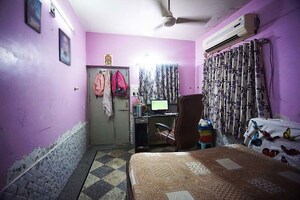 Bedroom in 6 BHK Apartment at Ranip – for Sale