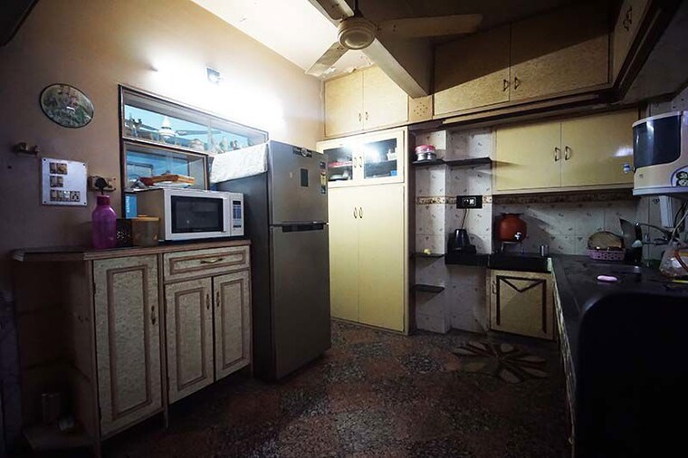 Living Room, ranip 6 Bedroom 250 Sq.Yd. Apartment In Ranip Ahmedabad 10512124