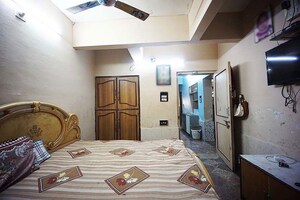 Bedroom in 6 BHK Apartment at Ranip – for Sale