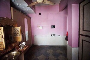 Bathroom in 6 BHK Apartment at Ranip – for Sale