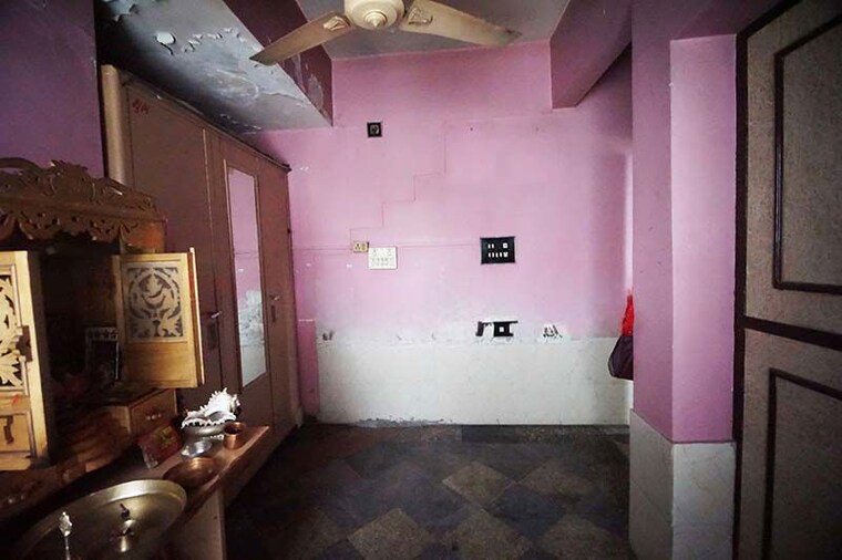 Bathroom, ranip 6 Bedroom 250 Sq.Yd. Apartment In Ranip Ahmedabad 10512124