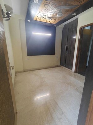 Room in 3 BHK Builder Floor at Chittaranjan Park – for Rent