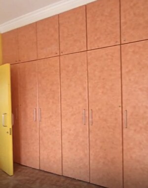 Room in 1 BHK Apartment at Colaba – for Rent