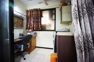 Team Area in 2 BHK Apartment at Satellite – for Sale