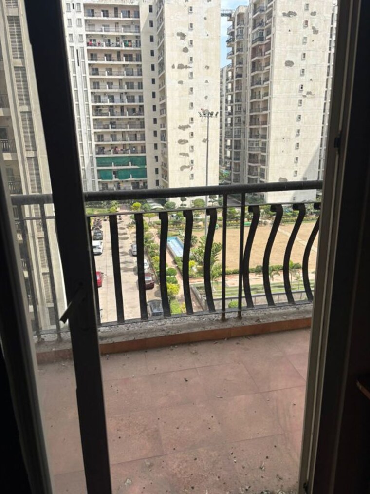 Balcony, sector 48 2 Bedroom 253 Sq.Mt. Independent House In Sector 48 Noida 10512155