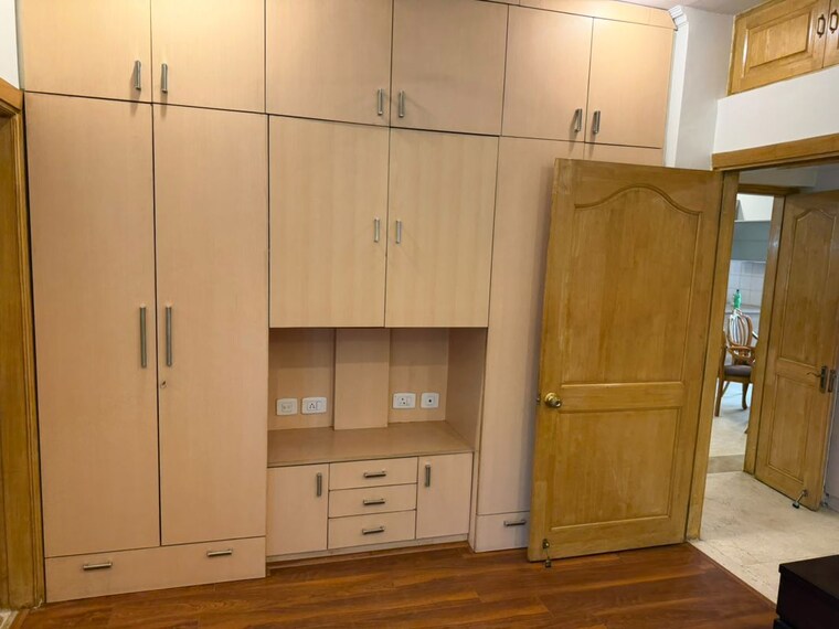 Bathroom, raheja-atlantis 3 Bedroom 2200 Sq.Ft. Apartment In Sector 31 Gurgaon 10512121