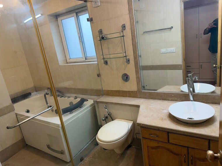 Bathroom, raheja-atlantis 3 Bedroom 2200 Sq.Ft. Apartment In Sector 31 Gurgaon 10512121