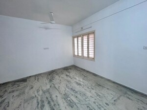 Room in 3 BHK Villa at Vastrapur – for Rent