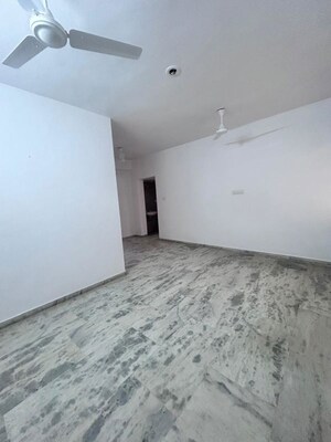 Room in 3 BHK Villa at Vastrapur – for Rent