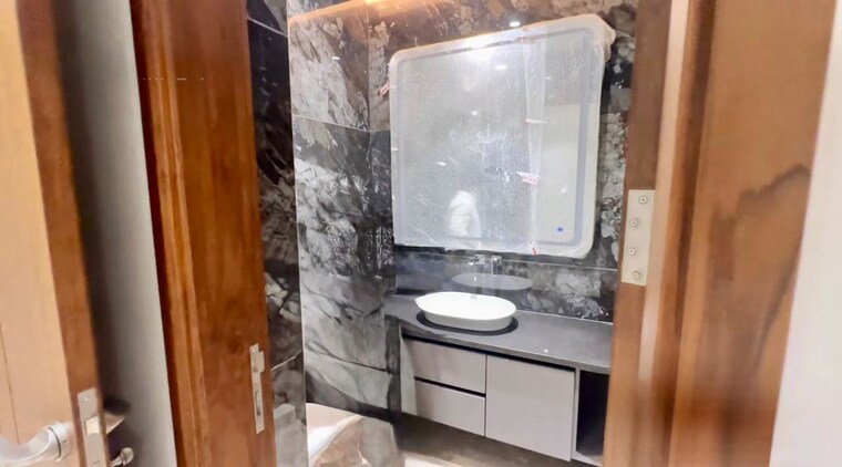 Bathroom, sector 55 3 Bedroom 1750 Sq.Ft. Builder Floor In Sector 55 Gurgaon 10512188