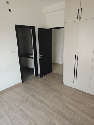 Room in 3 BHK Apartment at Sobha City Gurgaon, Sector 108 – for Rent