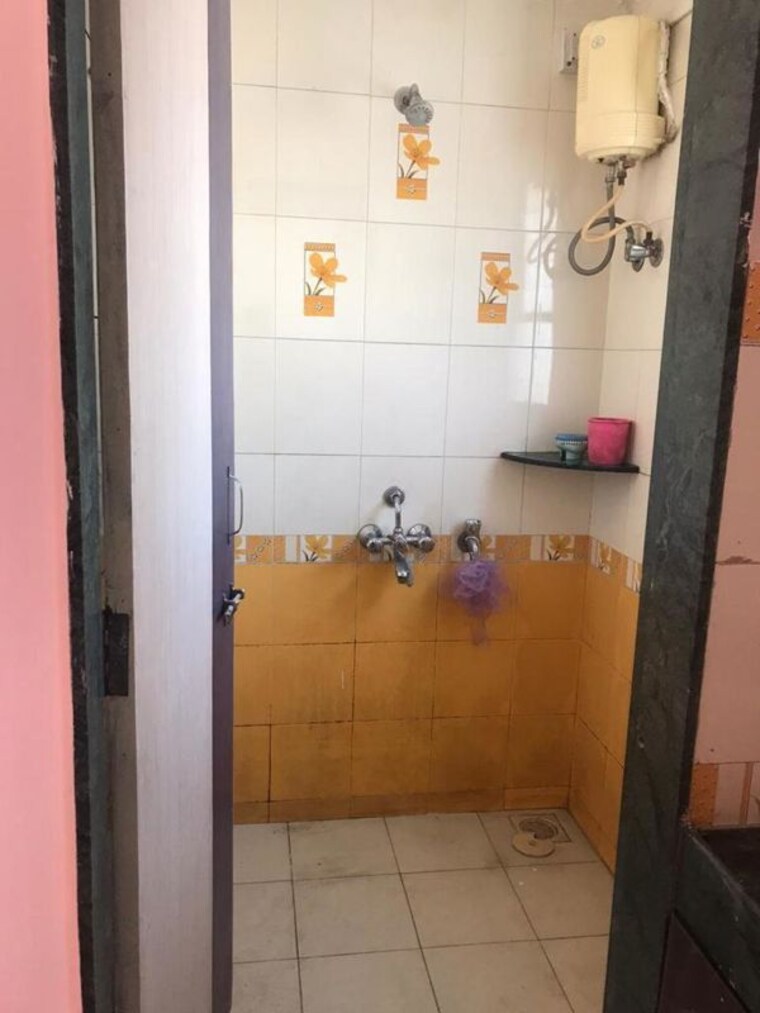 Bathroom, meena-apartments-tingre-nagar 2 Bedroom 900 Sq.Ft. Apartment In Tingre Nagar Pune 10512185
