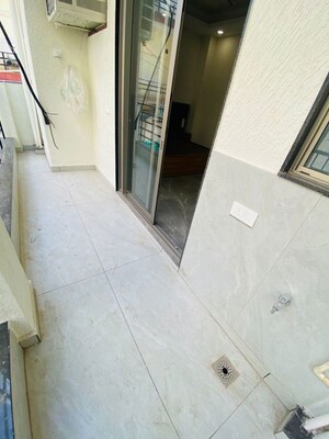 Bathroom in 1 BHK Builder Floor at Sector 52 – for Rent