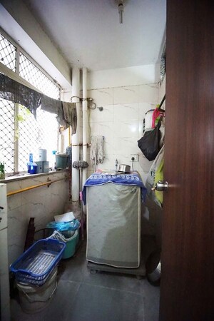 Team Area in 2 BHK Apartment at Makarba – for Sale