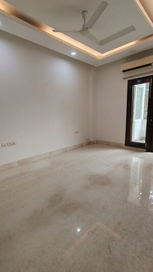 Room in 2 BHK Builder Floor at Sector 55 – for Rent