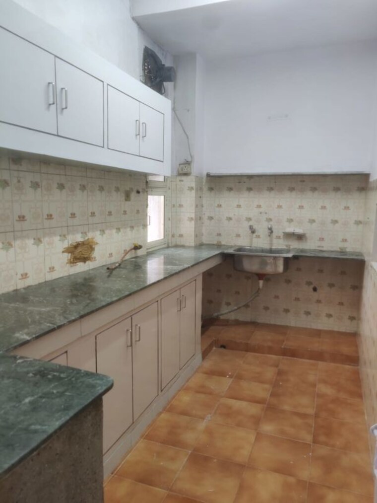 Kitchen, masjid moth 3 Bedroom 1500 Sq.Ft. Apartment In Masjid Moth Delhi 10512298
