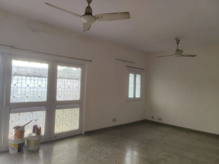 Room, masjid moth 3 Bedroom 1500 Sq.Ft. Apartment In Masjid Moth Delhi 10512298