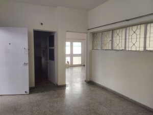 Room in 3 BHK Apartment at Masjid Moth – for Rent