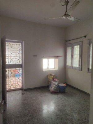 Room in 3 BHK Apartment at Masjid Moth – for Rent
