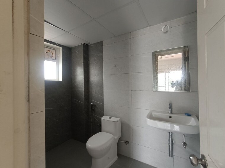 Bathroom, harlur 3 Bedroom 2000 Sq.Ft. Apartment In Harlur Bangalore 10512379