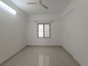Room in 3 BHK Apartment at Harlur – for Rent