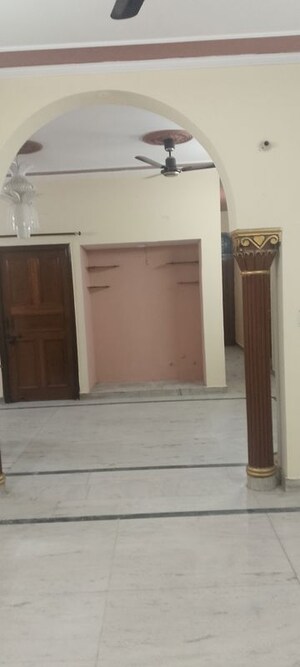 Room in 2.5 BHK Builder Floor at Sector 29 – for Rent