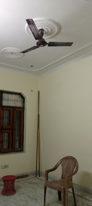 Room in 2.5 BHK Builder Floor at Sector 29 – for Rent
