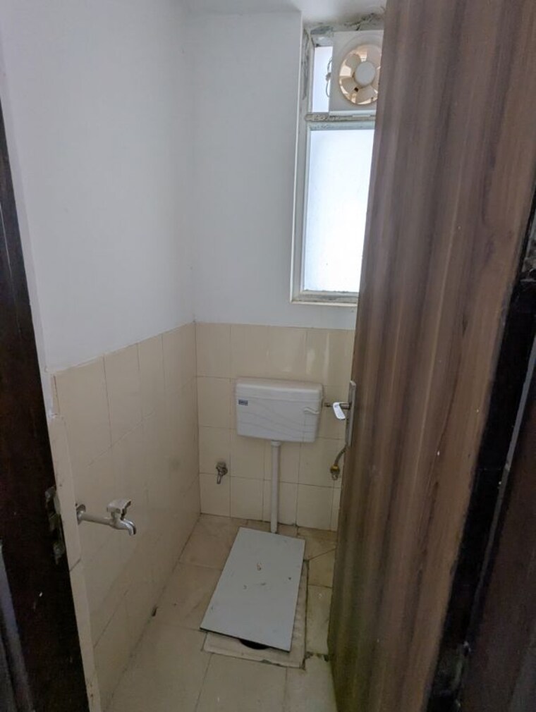 Bathroom, capital-residency-360 3.5 Bedroom 2000 Sq.Ft. Apartment In Sector 70a Gurgaon 10512442