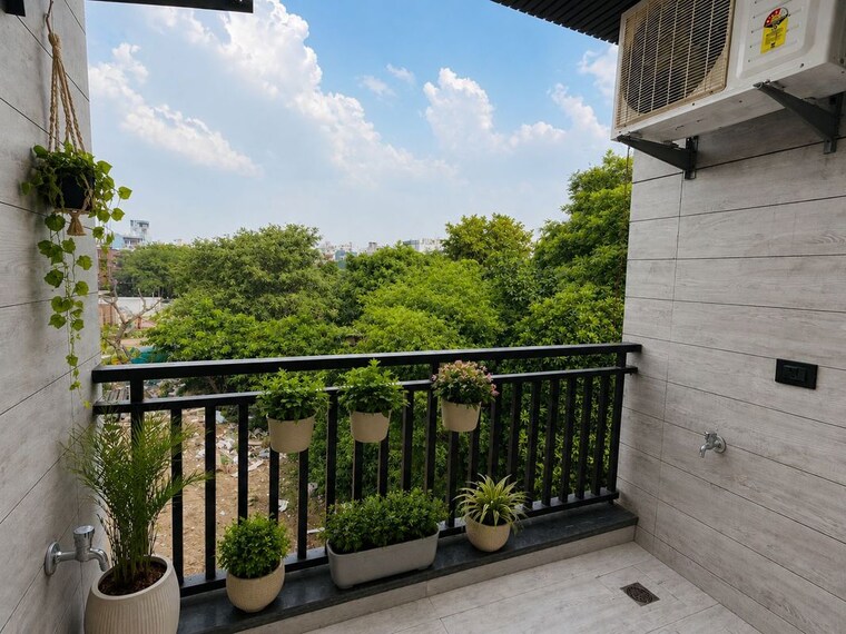 Balcony, sector 56 1 Bedroom 700 Sq.Ft. Builder Floor In Sector 56 Gurgaon 10512445