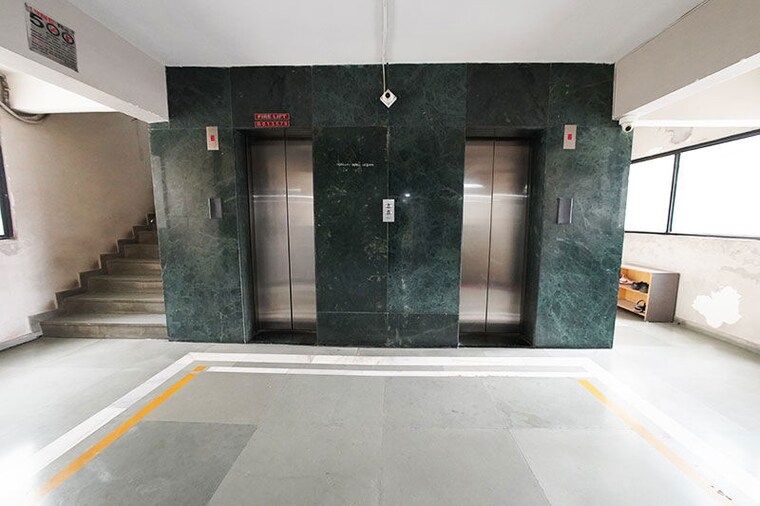 Other, sg highway Commercial Office Space 1100 Sq.Ft. In Sg Highway Ahmedabad 10512489
