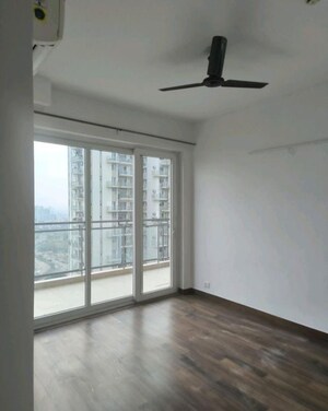 Room in 4 BHK Apartment at Conscient Heritage Max II, Sector 102 – for Rent