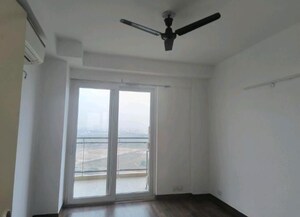 Room in 4 BHK Apartment at Conscient Heritage Max II, Sector 102 – for Rent