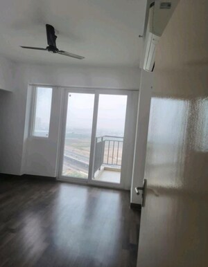 Room in 4 BHK Apartment at Conscient Heritage Max II, Sector 102 – for Rent