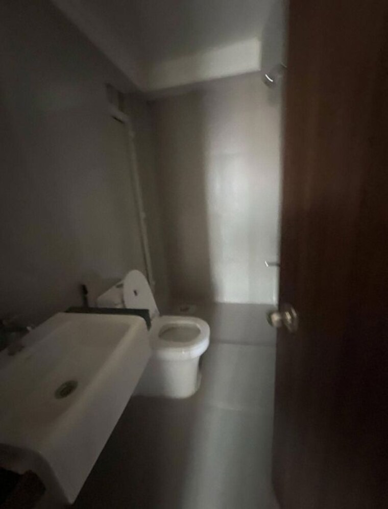 Bathroom, indiabulls-one-indiabulls 3.5 Bedroom 1700 Sq.Ft. Apartment In Pokhran Road No Two Thane 10512517