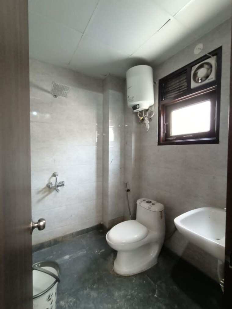 Bathroom, neb sarai 2 Bedroom 752 Sq.Yd. Apartment In Neb Sarai Delhi 10512533