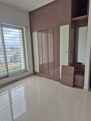 Room in 2.5 BHK Apartment at Goel Ganga Altus, Kharadi – for Rent