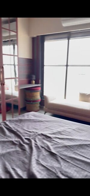 Room in 2 BHK Apartment at Mahim West – for Rent