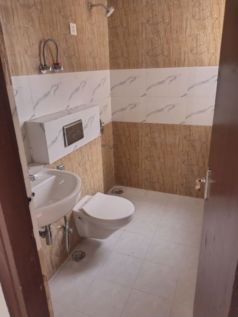 Bathroom, supertech-the-romano 2 Bedroom 1110 Sq.Ft. Apartment In Sector 118 Noida 10512572