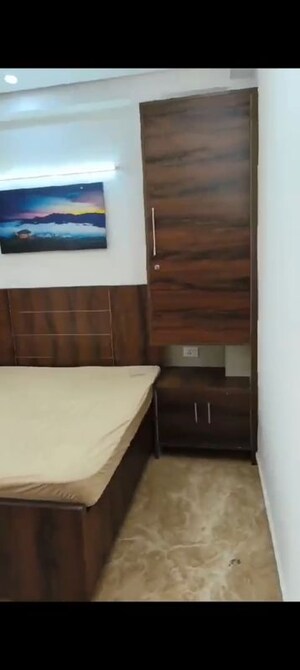 Bathroom in 1 RK Builder Floor at Dlf City Phase 3 – for Rent